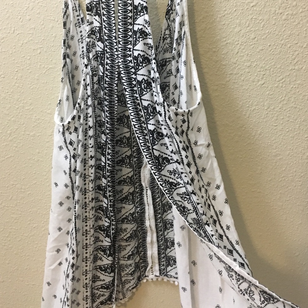 URBAN OUTFITTERS OPEN BACK BLOUSE